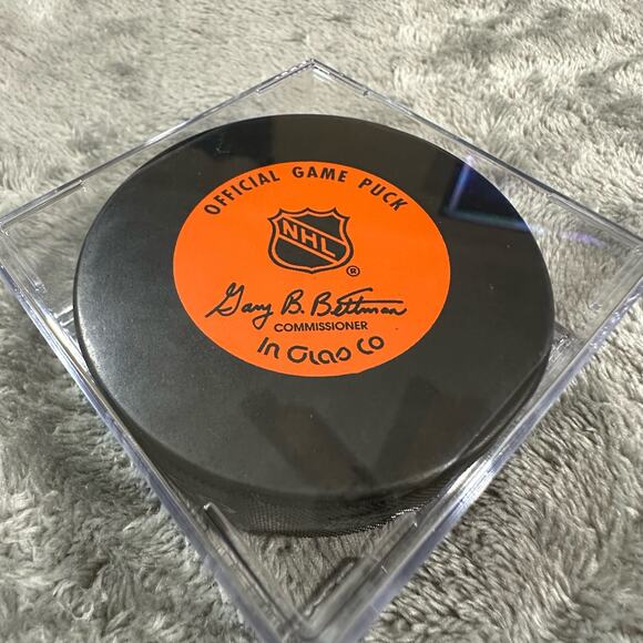 Vintage 90’s Detroit Red Wings Chris Osgood Autographed Official NHL Hockey Puck - Picture 5 of 5